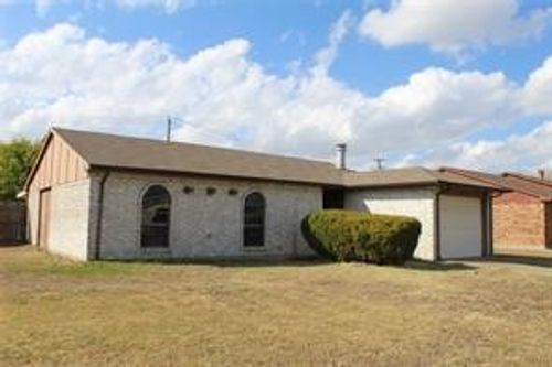 6625 Dewsbury St, North Richland Hills, TX, 76182-4427 | Card Image