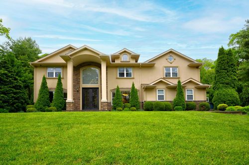 2 Maize Ct, Melville, NY, 11747-3224 | Card Image
