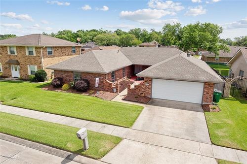 4005 Hillcrest Dr, Marrero, LA, 70072-6225 | Card Image