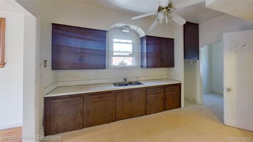 5276 Bedford St, Detroit, MI, 48224-2653 | Card Image