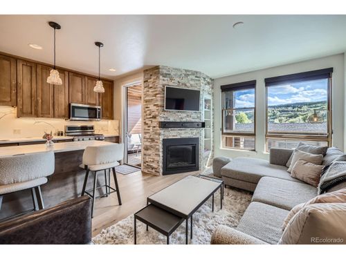 204-1090 Blue River Pkwy, SILVERTHORNE, CO, 80498-5338 | Card Image
