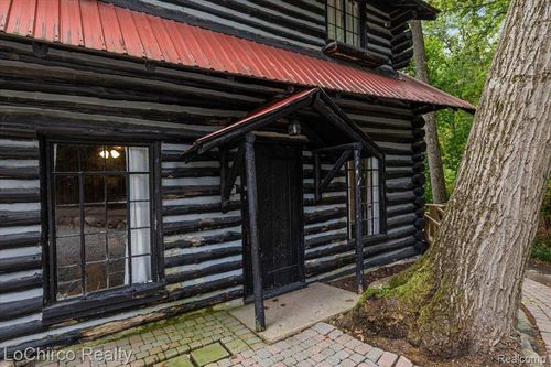 8646 Thendara Blvd, Clarkston, MI, 48348-3379 | Card Image