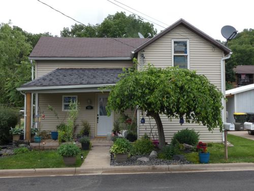 421 W Bluff Street, Cassville, WI, 53806 | Card Image