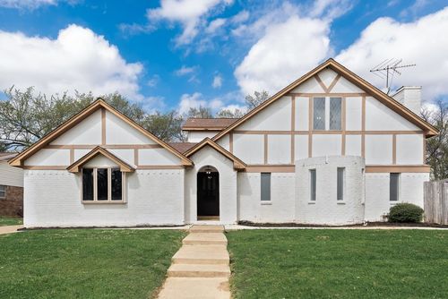 2225 Park Hill Dr, Arlington, TX, 76012-5632 | Card Image