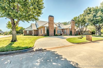 5000 Misty Glen Circle, House other with 5 bedrooms, 5 bathrooms and null parking in Oklahoma City OK | Image 3