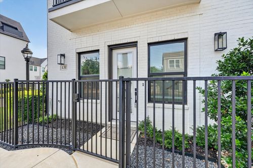 131 Thornton St, Arlington, TX, 76013-1802 | Card Image