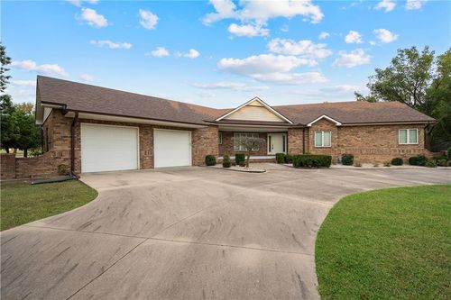 707 Quail Creek Rd, Parsons, KS, 67357-2200 | Card Image