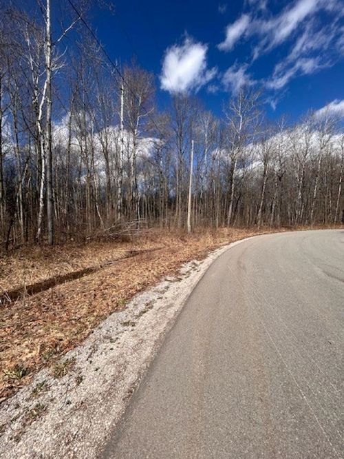 2895 E Degeer Ct, Midland, MI, 48642-8254 | Card Image