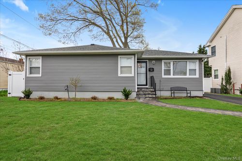 3604 Locust Ave, Seaford, NY, 11783-2400 | Card Image