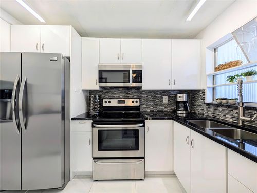 apt-203-8021 N Sunrise Lakes Dr, Sunrise, FL, 33322-1620 | Card Image