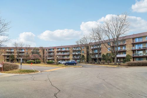 apt-104-5450 Astor Ln, Rolling Meadows, IL, 60008-4114 | Card Image
