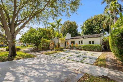 90 Ne 106th St, Miami Shores, FL, 33138-2035 | Card Image
