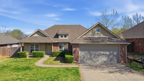 10005 E 101st St N, Owasso, OK, 74055-7807 | Card Image