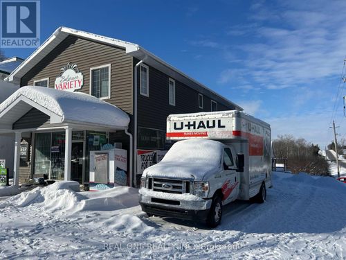 8 Queen'S St, Huron, ON, N0G1E0 | Card Image