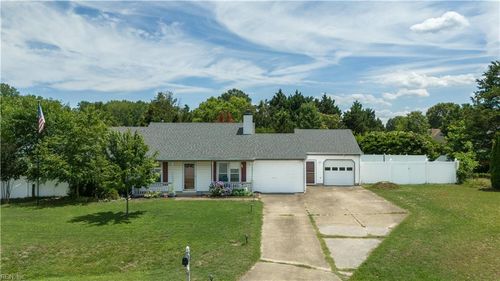 879 Maple Ct, Smithfield, VA, 23430-5808 | Card Image