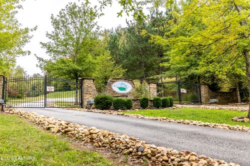 42 Old Hearth Dr, La Follette, TN, 37766 | Card Image