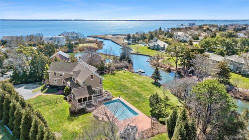 5 Woodcock Ln, Remsenburg, NY, 11960-2064 | Card Image