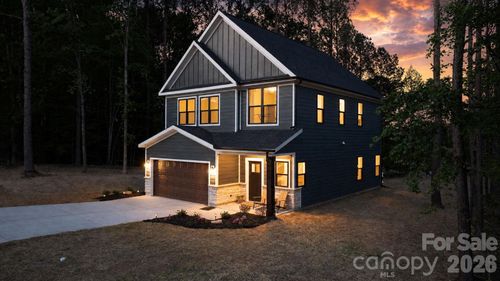 5256 Whitewater Dr, Hickory, NC, 28601-9079 | Card Image