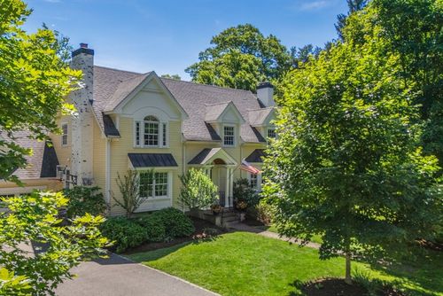 1 Kenilworth Cir, Wellesley, MA, 02482-7416 | Card Image