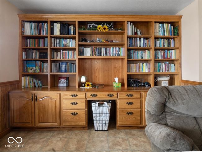 Built in bookshelves | Image 7