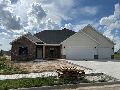 109 N Bloodhound Ave, Farmington, AR, 72730-3196 | Card Image
