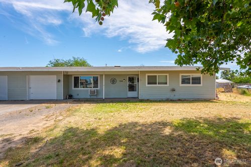 b-8959 Tinker Loop, Moses Lake, WA, 98837-3117 | Card Image