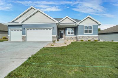 4405 Memorial Circle, Home with 5 bedrooms, 3 bathrooms and null parking in Windsor WI | Image 1