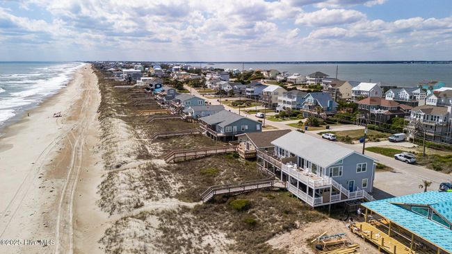 WEST - 2003 Ocean Dr, Townhouse with 4 bedrooms, 3 bathrooms and null parking in Emerald Isle NC | Image 53