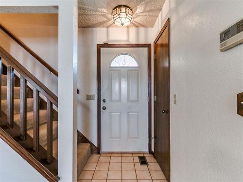 105 Woodbridge Cir, Edmond, OK, 73012-4507 | Card Image