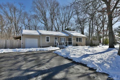 17 Arnold Dr, Middle Island, NY, 11953-1701 | Card Image