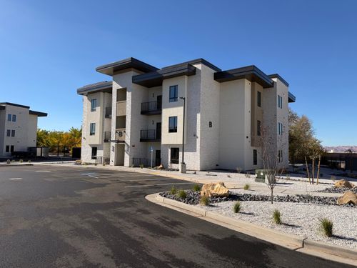 983 W State St, Hurricane, UT, 84737-2056 | Card Image