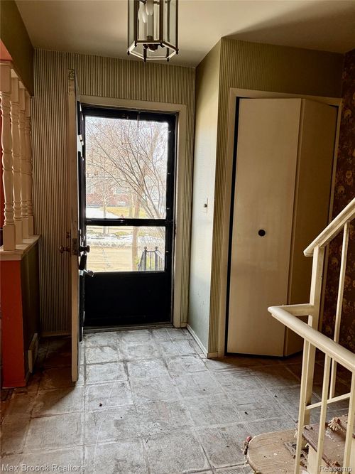 4905 Coventry St, Royal Oak, MI, 48073-1208 | Card Image