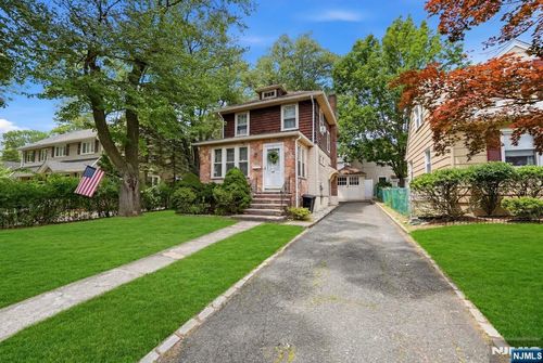 112 Grove Ave, Verona, NJ, 07044-1620 | Card Image