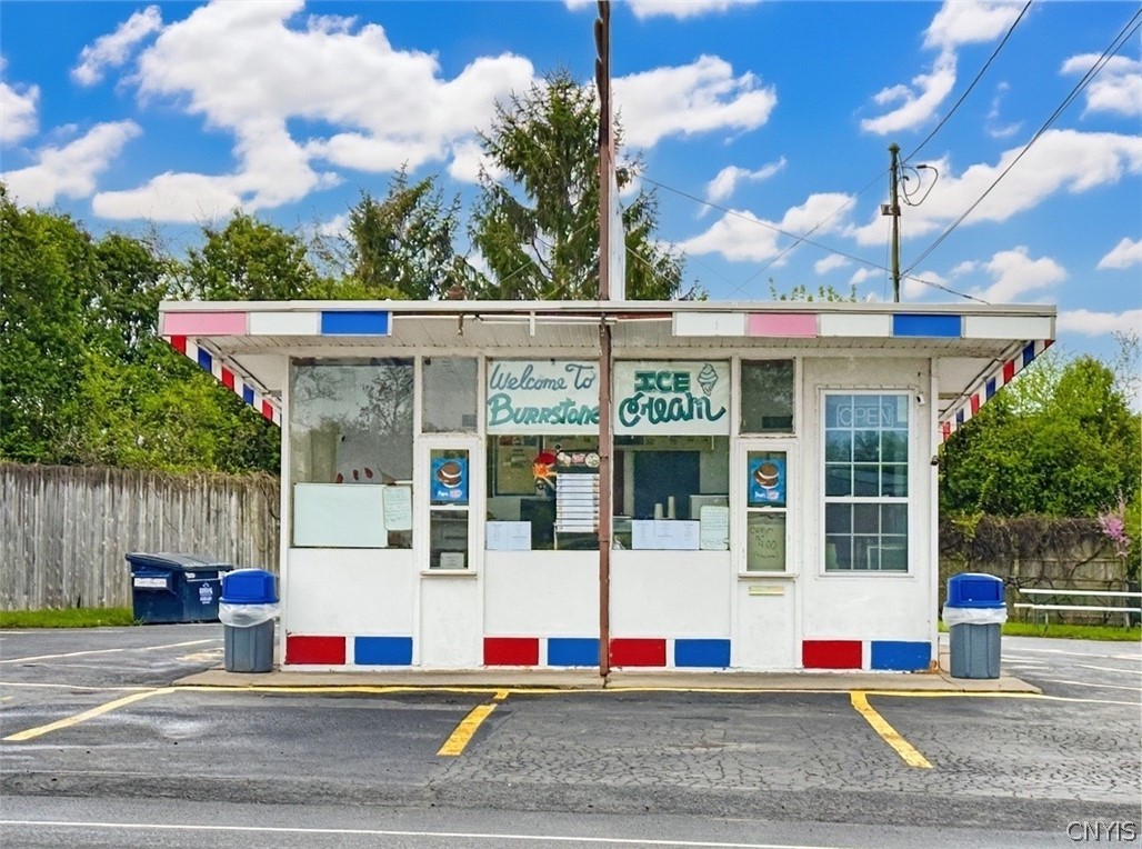 1731 Burrstone Rd, New Hartford, NY 13413