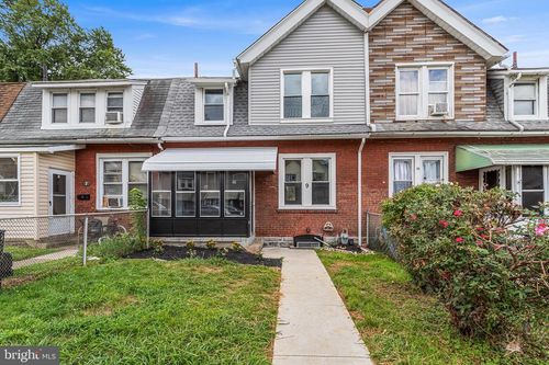 9 Maple St, MARCUS HOOK, PA, 19061-4614 | Card Image