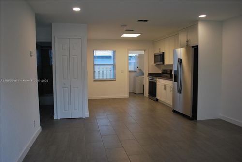 3641 Ne 1st Ter, Oakland Park, FL, 33334-1221 | Card Image