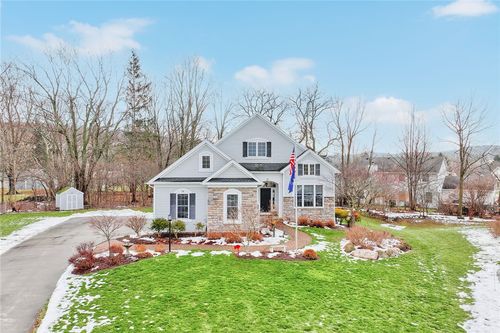 11 Canton Mdw, Fairport, NY, 14450-8450 | Card Image