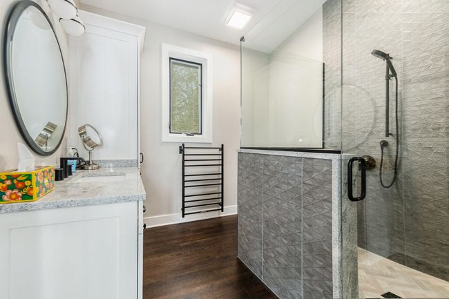 Upper level - full bath 2 | Image 25