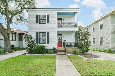 View of the front of the house with driveway to the left. | Image 1