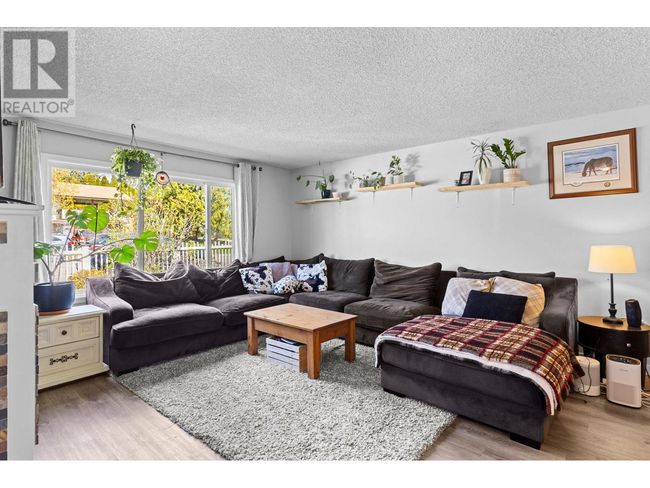 2431 Bering Rd, Home with 2 bedrooms, 1 bathrooms and 5 parking in West Kelowna BC | Image 7