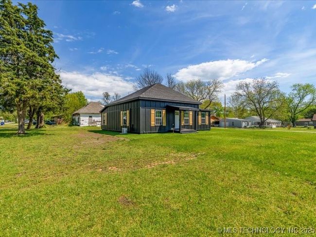 322 W Seneca Ave, House other with 3 bedrooms, 2 bathrooms and null parking in Nowata OK | Image 4