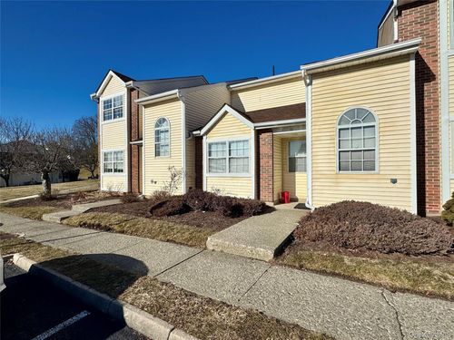 47 Brick Pond Rd, Middletown, NY, 10940-4263 | Card Image