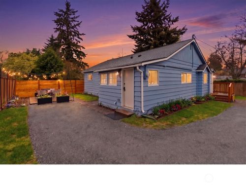 9601 12th Ave Nw, Seattle, WA, 98117-2236 | Card Image