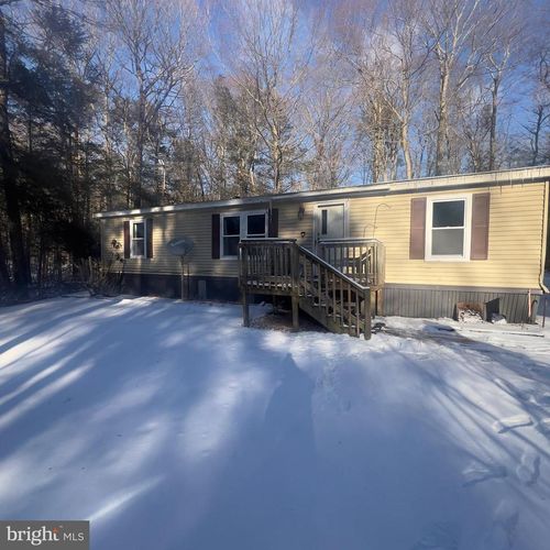 135 Sand Spring Dr, GREENTOWN, PA, 18426-4505 | Card Image