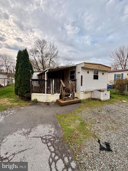 1113 Hollywood Dr, READING, PA, 19606-1318 | Card Image