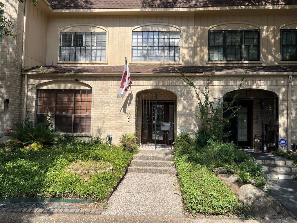 Bayou Pointe Dr, Houston, TX 77063