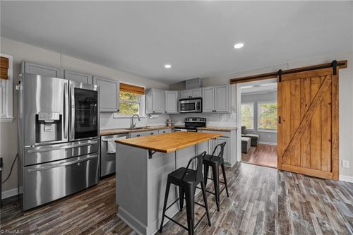 417 Chapel Dr, Lexington, NC, 27295-8273 | Card Image