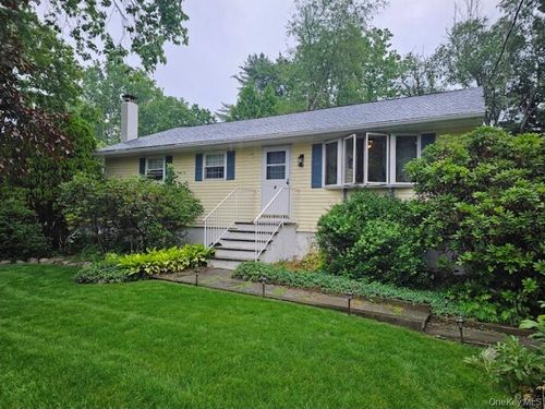 4 Pinegrove Dr, Wurtsboro, NY, 12790-8100 | Card Image