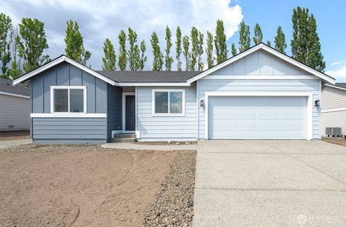 613 N Oak St, Tieton, WA, 98947-1401 | Card Image