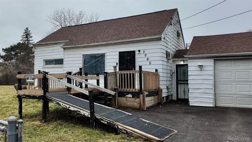 3095 Maywood Dr, Flint, MI, 48504-1862 | Card Image